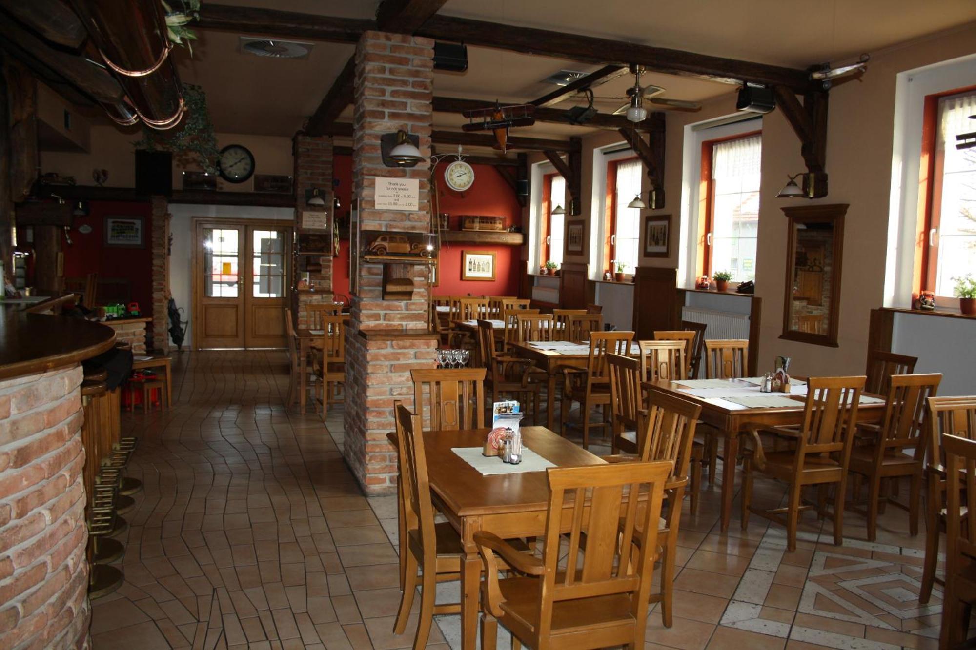 Hotel Boucek Mochov Εξωτερικό φωτογραφία